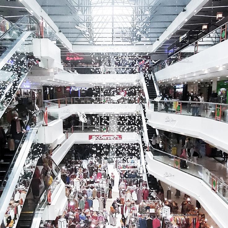 Dining out as an expat family in United Kingdom